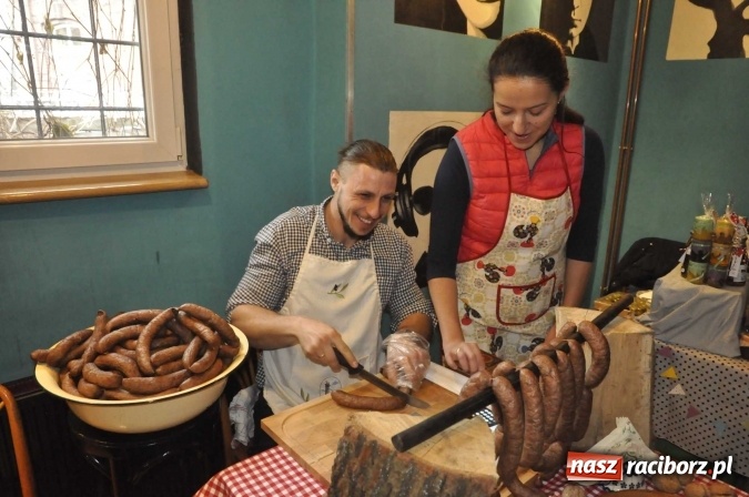 Zdjęcie w galerii na portalu naszraciborz.pl: Nie wyborcza, ale najprawdziwsza swojska, czyli BioBazar i kiełbasa radnego na Końcu Świata  wiadomości z regionu