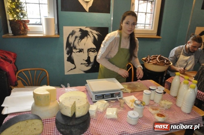 Zdjęcie w galerii na portalu naszraciborz.pl: Nie wyborcza, ale najprawdziwsza swojska, czyli BioBazar i kiełbasa radnego na Końcu Świata  wiadomości z regionu