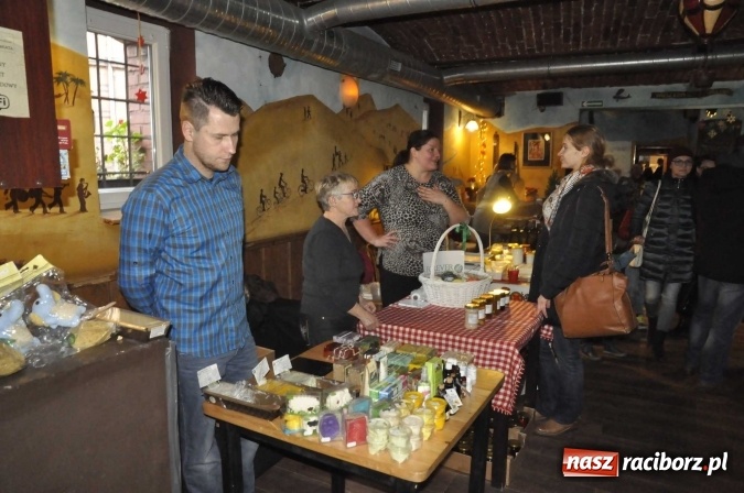 Zdjęcie w galerii na portalu naszraciborz.pl: Nie wyborcza, ale najprawdziwsza swojska, czyli BioBazar i kiełbasa radnego na Końcu Świata  wiadomości z regionu