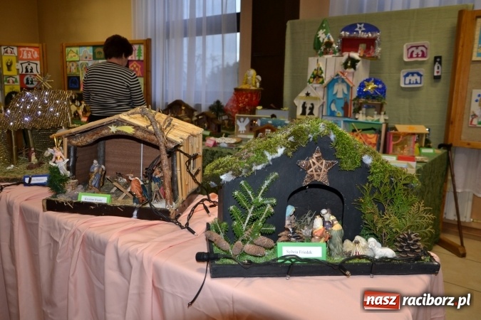 Zdjęcie w galerii na portalu naszraciborz.pl: Takiej wystawy jeszcze nie było. 410 szopek pokazano w Roszkowie wiadomości z regionu