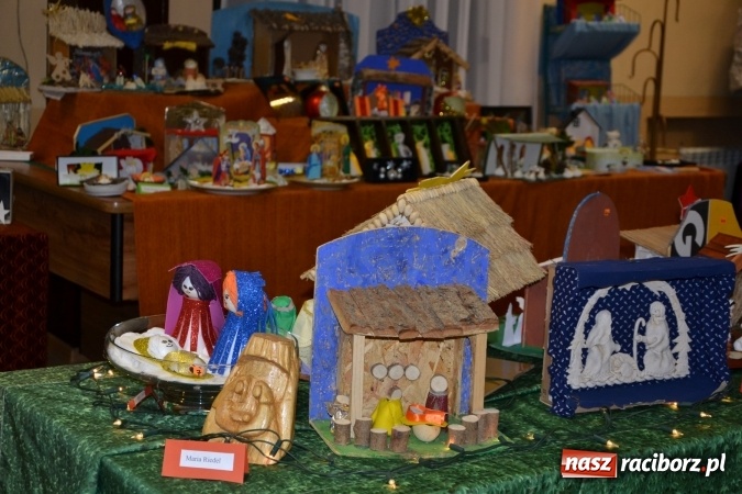 Zdjęcie w galerii na portalu naszraciborz.pl: Takiej wystawy jeszcze nie było. 410 szopek pokazano w Roszkowie wiadomości z regionu