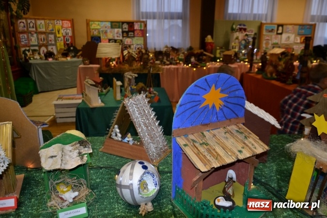 Zdjęcie w galerii na portalu naszraciborz.pl: Takiej wystawy jeszcze nie było. 410 szopek pokazano w Roszkowie wiadomości z regionu