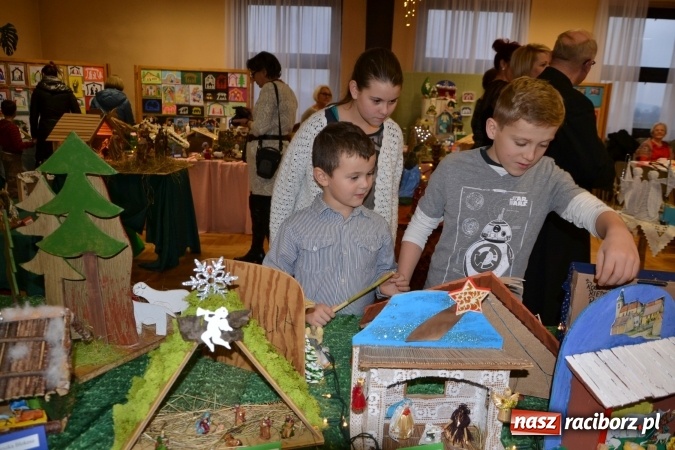 Zdjęcie w galerii na portalu naszraciborz.pl: Takiej wystawy jeszcze nie było. 410 szopek pokazano w Roszkowie wiadomości z regionu