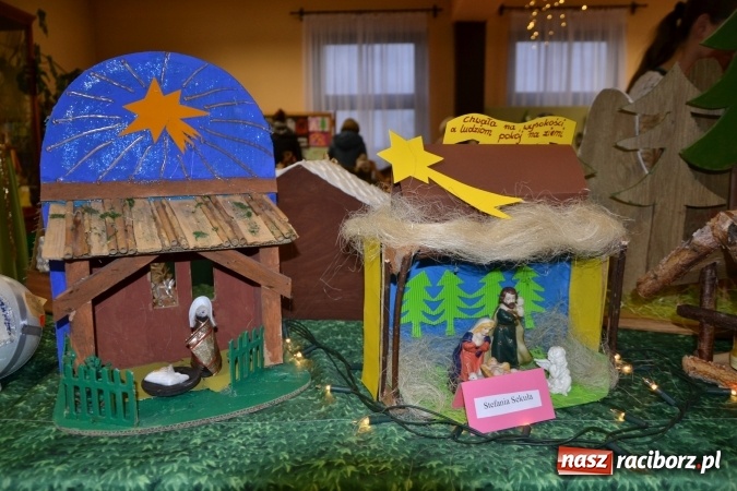 Zdjęcie w galerii na portalu naszraciborz.pl: Takiej wystawy jeszcze nie było. 410 szopek pokazano w Roszkowie wiadomości z regionu