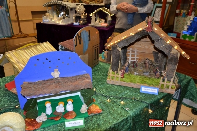 Zdjęcie w galerii na portalu naszraciborz.pl: Takiej wystawy jeszcze nie było. 410 szopek pokazano w Roszkowie wiadomości z regionu