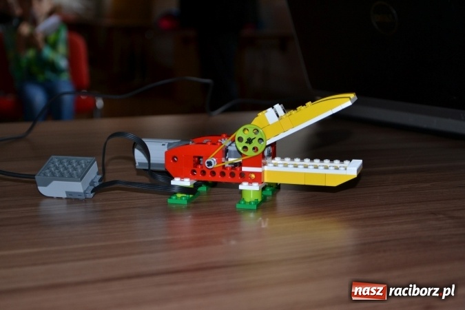 Zdjęcie w galerii na portalu naszraciborz.pl: Zagadki Lego Robotyki, czyli kolejny wykład Uniwersytetu Dziecięcego w Krzyżanowicach  wiadomości z regionu