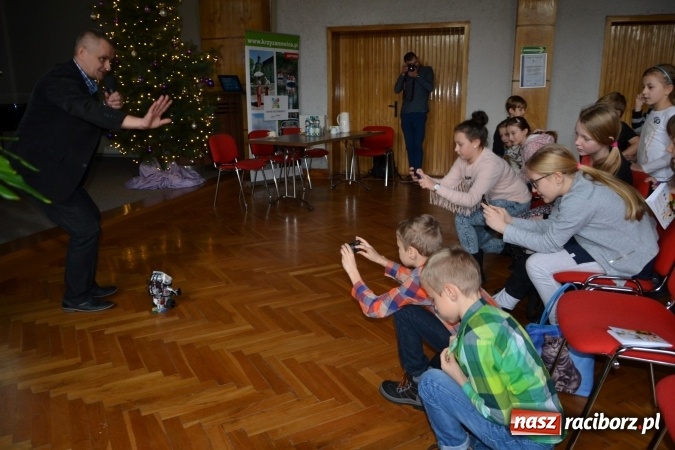 Zdjęcie w galerii na portalu naszraciborz.pl: Zagadki Lego Robotyki, czyli kolejny wykład Uniwersytetu Dziecięcego w Krzyżanowicach  wiadomości z regionu