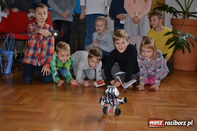 Zdjęcie w galerii na portalu naszraciborz.pl: Zagadki Lego Robotyki, czyli kolejny wykład Uniwersytetu Dziecięcego w Krzyżanowicach  wiadomości z regionu