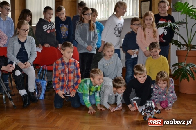 Zdjęcie w galerii na portalu naszraciborz.pl: Zagadki Lego Robotyki, czyli kolejny wykład Uniwersytetu Dziecięcego w Krzyżanowicach  wiadomości z regionu
