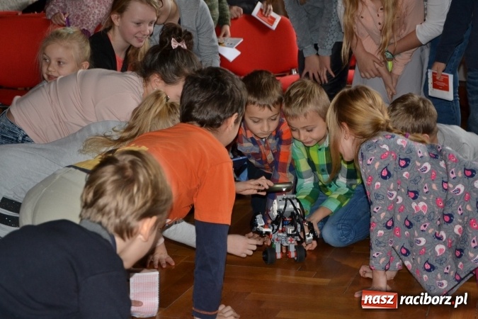 Zdjęcie w galerii na portalu naszraciborz.pl: Zagadki Lego Robotyki, czyli kolejny wykład Uniwersytetu Dziecięcego w Krzyżanowicach  wiadomości z regionu