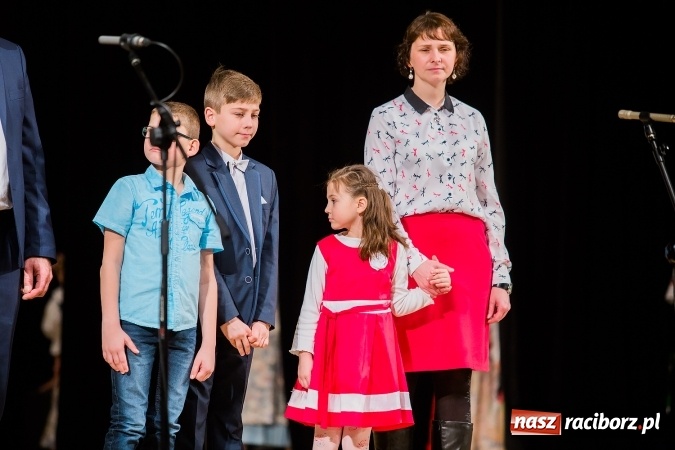 Zdjęcie w galerii na portalu naszraciborz.pl: Zesp&oacute;ł Taneczny Łężczok ma już dwadzieścia lat. Urodziny świętował hucznie podczas gali w Raciborskim Centrum Kultury wiadomości z regionu