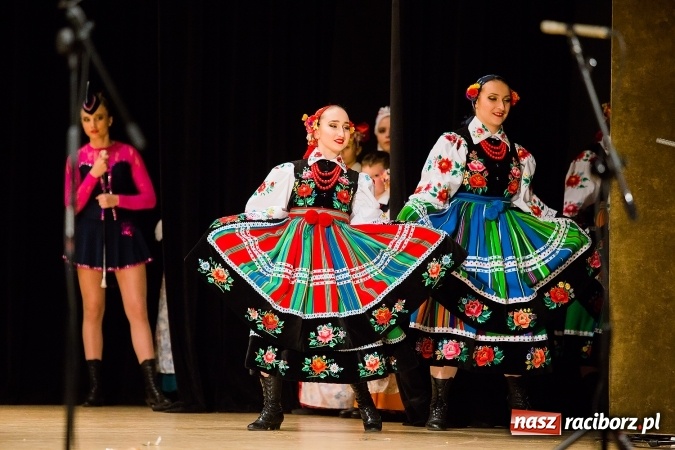 Zdjęcie w galerii na portalu naszraciborz.pl: Zesp&oacute;ł Taneczny Łężczok ma już dwadzieścia lat. Urodziny świętował hucznie podczas gali w Raciborskim Centrum Kultury wiadomości z regionu