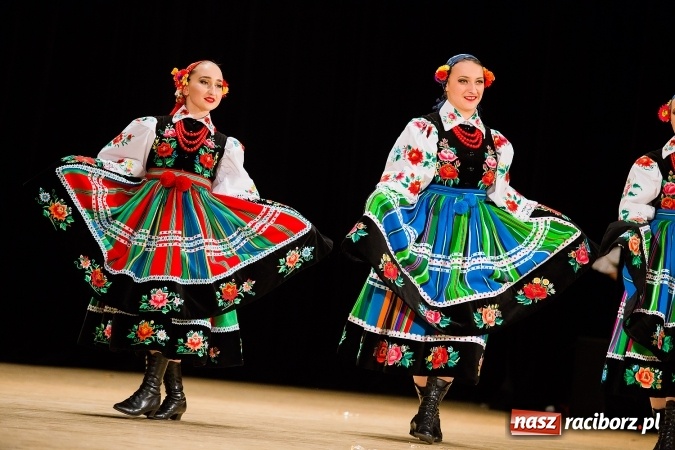 Zdjęcie w galerii na portalu naszraciborz.pl: Zesp&oacute;ł Taneczny Łężczok ma już dwadzieścia lat. Urodziny świętował hucznie podczas gali w Raciborskim Centrum Kultury wiadomości z regionu