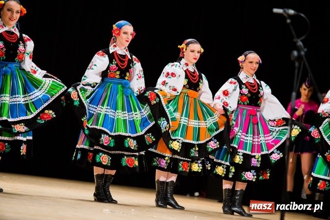 Zdjęcie w galerii na portalu naszraciborz.pl: Zesp&oacute;ł Taneczny Łężczok ma już dwadzieścia lat. Urodziny świętował hucznie podczas gali w Raciborskim Centrum Kultury wiadomości z regionu