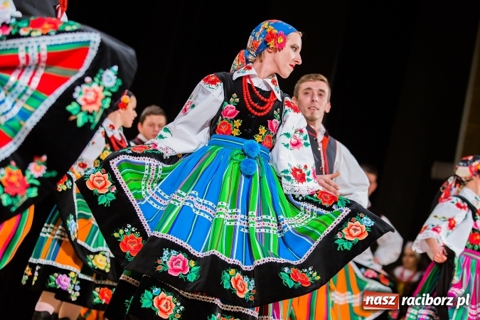 Zdjęcie w galerii na portalu naszraciborz.pl: Zesp&oacute;ł Taneczny Łężczok ma już dwadzieścia lat. Urodziny świętował hucznie podczas gali w Raciborskim Centrum Kultury wiadomości z regionu