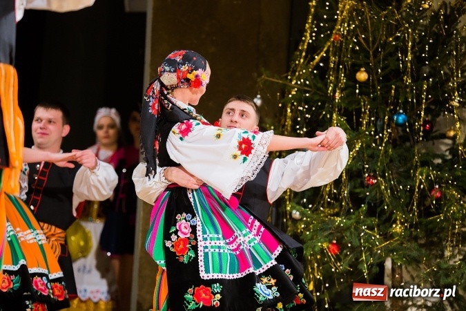 Zdjęcie w galerii na portalu naszraciborz.pl: Zesp&oacute;ł Taneczny Łężczok ma już dwadzieścia lat. Urodziny świętował hucznie podczas gali w Raciborskim Centrum Kultury wiadomości z regionu