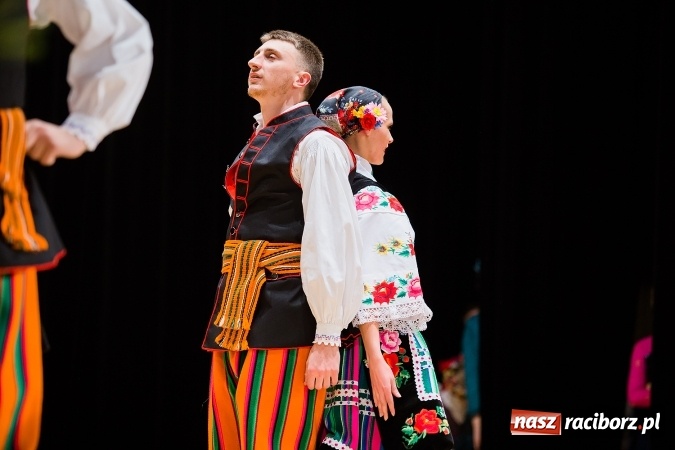 Zdjęcie w galerii na portalu naszraciborz.pl: Zesp&oacute;ł Taneczny Łężczok ma już dwadzieścia lat. Urodziny świętował hucznie podczas gali w Raciborskim Centrum Kultury wiadomości z regionu