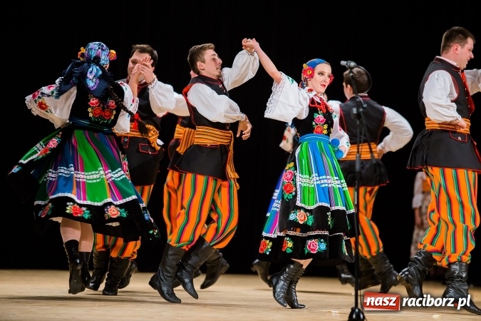 Zdjęcie w galerii na portalu naszraciborz.pl: Zesp&oacute;ł Taneczny Łężczok ma już dwadzieścia lat. Urodziny świętował hucznie podczas gali w Raciborskim Centrum Kultury wiadomości z regionu