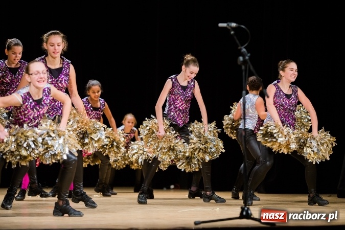 Zdjęcie w galerii na portalu naszraciborz.pl: Zesp&oacute;ł Taneczny Łężczok ma już dwadzieścia lat. Urodziny świętował hucznie podczas gali w Raciborskim Centrum Kultury wiadomości z regionu