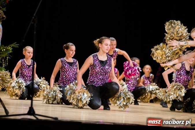 Zdjęcie w galerii na portalu naszraciborz.pl: Zesp&oacute;ł Taneczny Łężczok ma już dwadzieścia lat. Urodziny świętował hucznie podczas gali w Raciborskim Centrum Kultury wiadomości z regionu