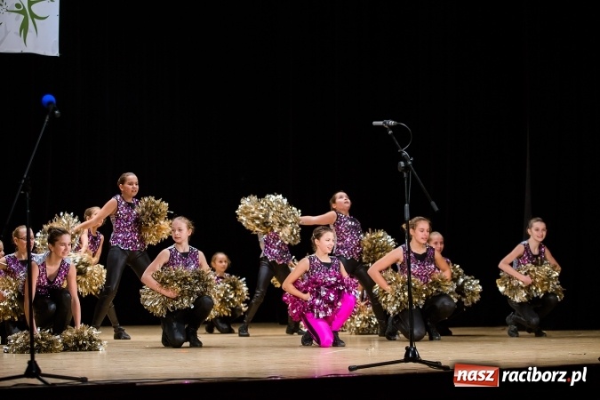 Zdjęcie w galerii na portalu naszraciborz.pl: Zesp&oacute;ł Taneczny Łężczok ma już dwadzieścia lat. Urodziny świętował hucznie podczas gali w Raciborskim Centrum Kultury wiadomości z regionu