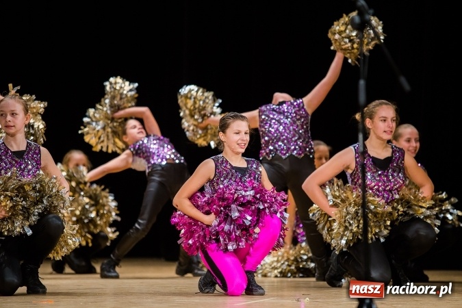 Zdjęcie w galerii na portalu naszraciborz.pl: Zesp&oacute;ł Taneczny Łężczok ma już dwadzieścia lat. Urodziny świętował hucznie podczas gali w Raciborskim Centrum Kultury wiadomości z regionu