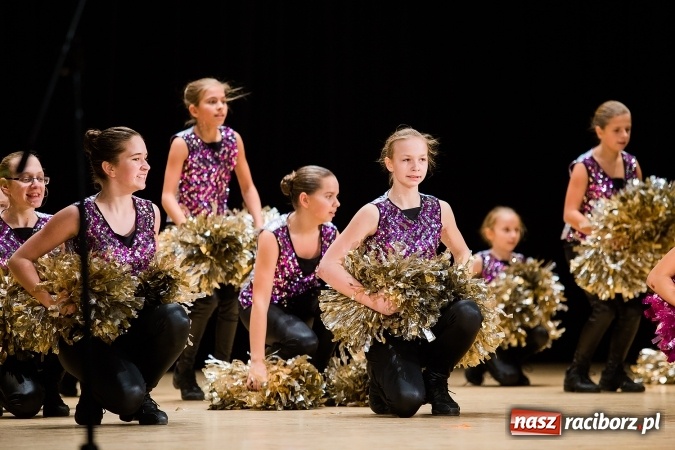 Zdjęcie w galerii na portalu naszraciborz.pl: Zesp&oacute;ł Taneczny Łężczok ma już dwadzieścia lat. Urodziny świętował hucznie podczas gali w Raciborskim Centrum Kultury wiadomości z regionu