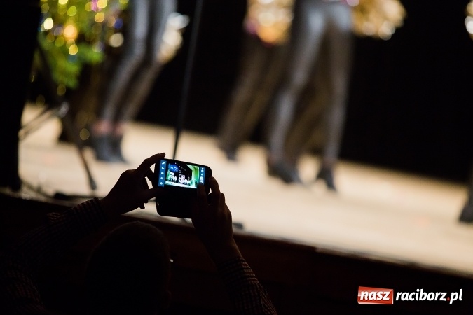 Zdjęcie w galerii na portalu naszraciborz.pl: Zesp&oacute;ł Taneczny Łężczok ma już dwadzieścia lat. Urodziny świętował hucznie podczas gali w Raciborskim Centrum Kultury wiadomości z regionu