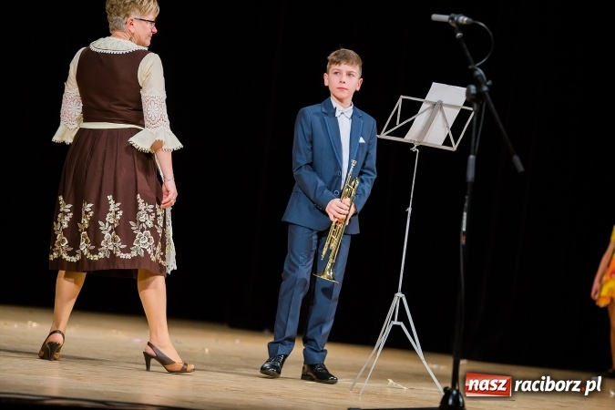 Zdjęcie w galerii na portalu naszraciborz.pl: Zesp&oacute;ł Taneczny Łężczok ma już dwadzieścia lat. Urodziny świętował hucznie podczas gali w Raciborskim Centrum Kultury wiadomości z regionu