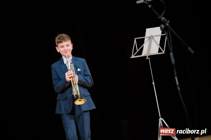 Zdjęcie w galerii na portalu naszraciborz.pl: Zesp&oacute;ł Taneczny Łężczok ma już dwadzieścia lat. Urodziny świętował hucznie podczas gali w Raciborskim Centrum Kultury wiadomości z regionu