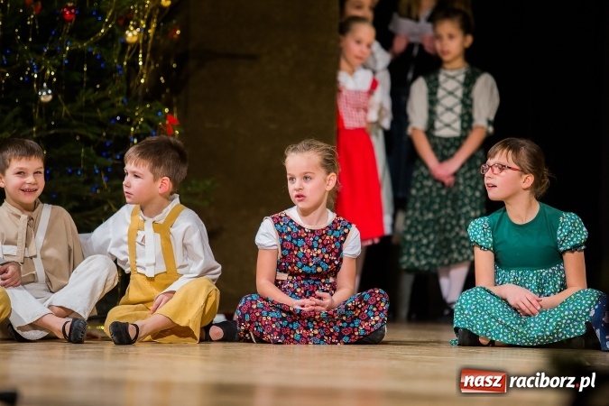 Zdjęcie w galerii na portalu naszraciborz.pl: Zesp&oacute;ł Taneczny Łężczok ma już dwadzieścia lat. Urodziny świętował hucznie podczas gali w Raciborskim Centrum Kultury wiadomości z regionu