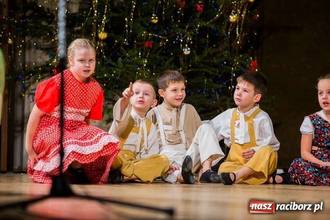 Zdjęcie w galerii na portalu naszraciborz.pl: Zesp&oacute;ł Taneczny Łężczok ma już dwadzieścia lat. Urodziny świętował hucznie podczas gali w Raciborskim Centrum Kultury wiadomości z regionu