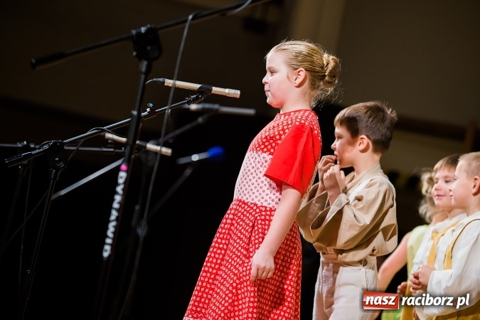Zdjęcie w galerii na portalu naszraciborz.pl: Zesp&oacute;ł Taneczny Łężczok ma już dwadzieścia lat. Urodziny świętował hucznie podczas gali w Raciborskim Centrum Kultury wiadomości z regionu