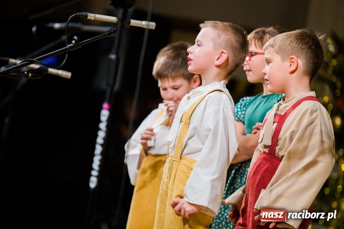 Zdjęcie w galerii na portalu naszraciborz.pl: Zesp&oacute;ł Taneczny Łężczok ma już dwadzieścia lat. Urodziny świętował hucznie podczas gali w Raciborskim Centrum Kultury wiadomości z regionu