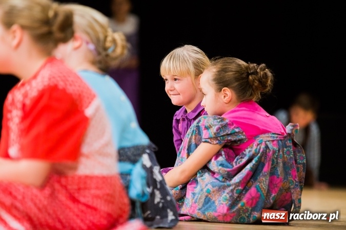 Zdjęcie w galerii na portalu naszraciborz.pl: Zesp&oacute;ł Taneczny Łężczok ma już dwadzieścia lat. Urodziny świętował hucznie podczas gali w Raciborskim Centrum Kultury wiadomości z regionu