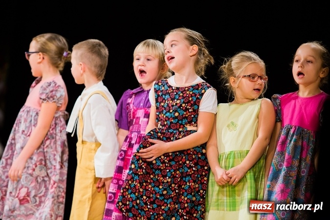 Zdjęcie w galerii na portalu naszraciborz.pl: Zesp&oacute;ł Taneczny Łężczok ma już dwadzieścia lat. Urodziny świętował hucznie podczas gali w Raciborskim Centrum Kultury wiadomości z regionu