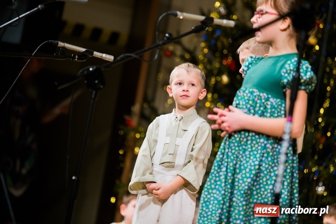 Zdjęcie w galerii na portalu naszraciborz.pl: Zesp&oacute;ł Taneczny Łężczok ma już dwadzieścia lat. Urodziny świętował hucznie podczas gali w Raciborskim Centrum Kultury wiadomości z regionu