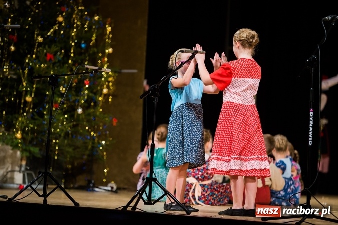 Zdjęcie w galerii na portalu naszraciborz.pl: Zesp&oacute;ł Taneczny Łężczok ma już dwadzieścia lat. Urodziny świętował hucznie podczas gali w Raciborskim Centrum Kultury wiadomości z regionu