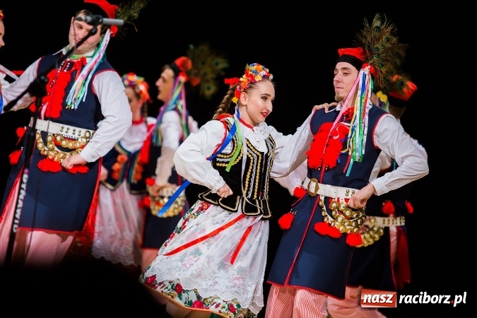 Zdjęcie w galerii na portalu naszraciborz.pl: Zesp&oacute;ł Taneczny Łężczok ma już dwadzieścia lat. Urodziny świętował hucznie podczas gali w Raciborskim Centrum Kultury wiadomości z regionu