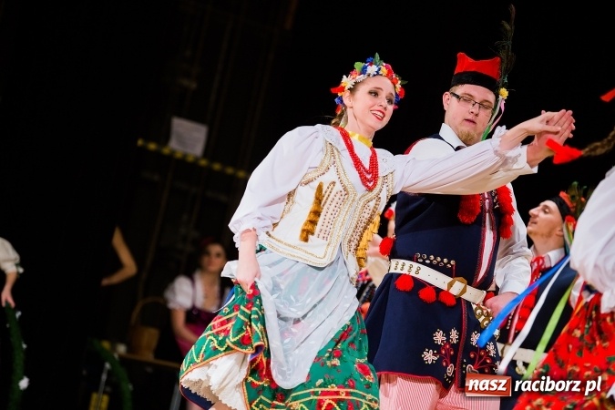 Zdjęcie w galerii na portalu naszraciborz.pl: Zesp&oacute;ł Taneczny Łężczok ma już dwadzieścia lat. Urodziny świętował hucznie podczas gali w Raciborskim Centrum Kultury wiadomości z regionu