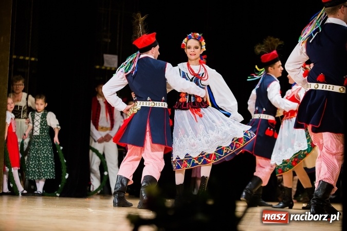Zdjęcie w galerii na portalu naszraciborz.pl: Zesp&oacute;ł Taneczny Łężczok ma już dwadzieścia lat. Urodziny świętował hucznie podczas gali w Raciborskim Centrum Kultury wiadomości z regionu
