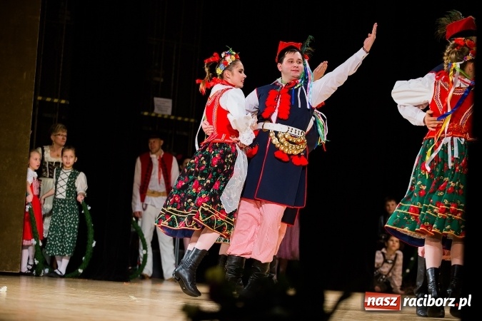 Zdjęcie w galerii na portalu naszraciborz.pl: Zesp&oacute;ł Taneczny Łężczok ma już dwadzieścia lat. Urodziny świętował hucznie podczas gali w Raciborskim Centrum Kultury wiadomości z regionu