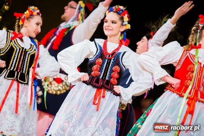 Zdjęcie w galerii na portalu naszraciborz.pl: Zesp&oacute;ł Taneczny Łężczok ma już dwadzieścia lat. Urodziny świętował hucznie podczas gali w Raciborskim Centrum Kultury wiadomości z regionu