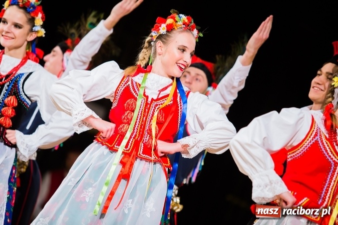 Zdjęcie w galerii na portalu naszraciborz.pl: Zesp&oacute;ł Taneczny Łężczok ma już dwadzieścia lat. Urodziny świętował hucznie podczas gali w Raciborskim Centrum Kultury wiadomości z regionu