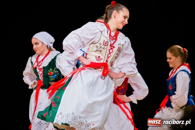 Zdjęcie w galerii na portalu naszraciborz.pl: Zesp&oacute;ł Taneczny Łężczok ma już dwadzieścia lat. Urodziny świętował hucznie podczas gali w Raciborskim Centrum Kultury wiadomości z regionu