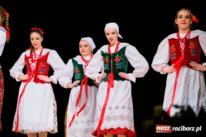 Zdjęcie w galerii na portalu naszraciborz.pl: Zesp&oacute;ł Taneczny Łężczok ma już dwadzieścia lat. Urodziny świętował hucznie podczas gali w Raciborskim Centrum Kultury wiadomości z regionu