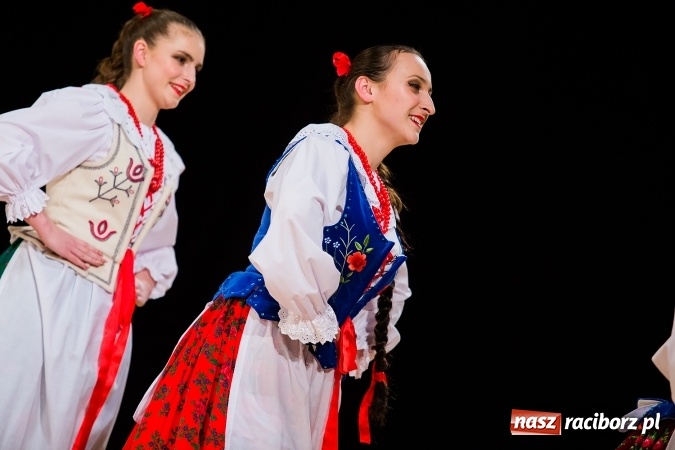 Zdjęcie w galerii na portalu naszraciborz.pl: Zesp&oacute;ł Taneczny Łężczok ma już dwadzieścia lat. Urodziny świętował hucznie podczas gali w Raciborskim Centrum Kultury wiadomości z regionu