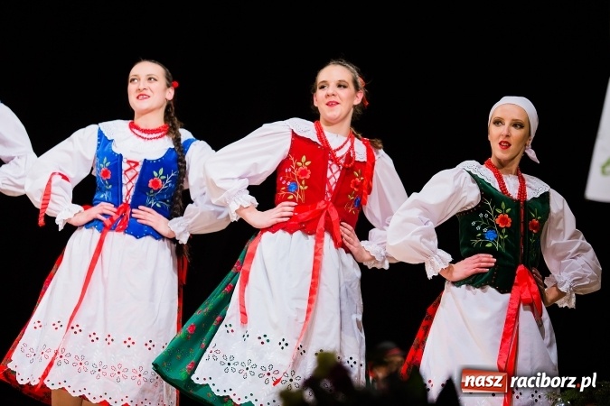 Zdjęcie w galerii na portalu naszraciborz.pl: Zesp&oacute;ł Taneczny Łężczok ma już dwadzieścia lat. Urodziny świętował hucznie podczas gali w Raciborskim Centrum Kultury wiadomości z regionu