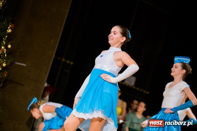 Zdjęcie w galerii na portalu naszraciborz.pl: Zesp&oacute;ł Taneczny Łężczok ma już dwadzieścia lat. Urodziny świętował hucznie podczas gali w Raciborskim Centrum Kultury wiadomości z regionu