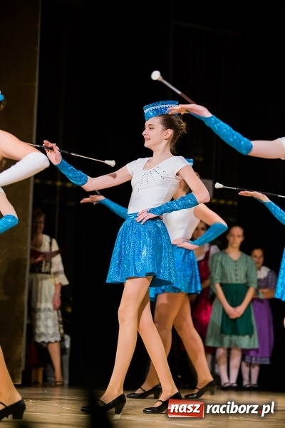 Zdjęcie w galerii na portalu naszraciborz.pl: Zesp&oacute;ł Taneczny Łężczok ma już dwadzieścia lat. Urodziny świętował hucznie podczas gali w Raciborskim Centrum Kultury wiadomości z regionu